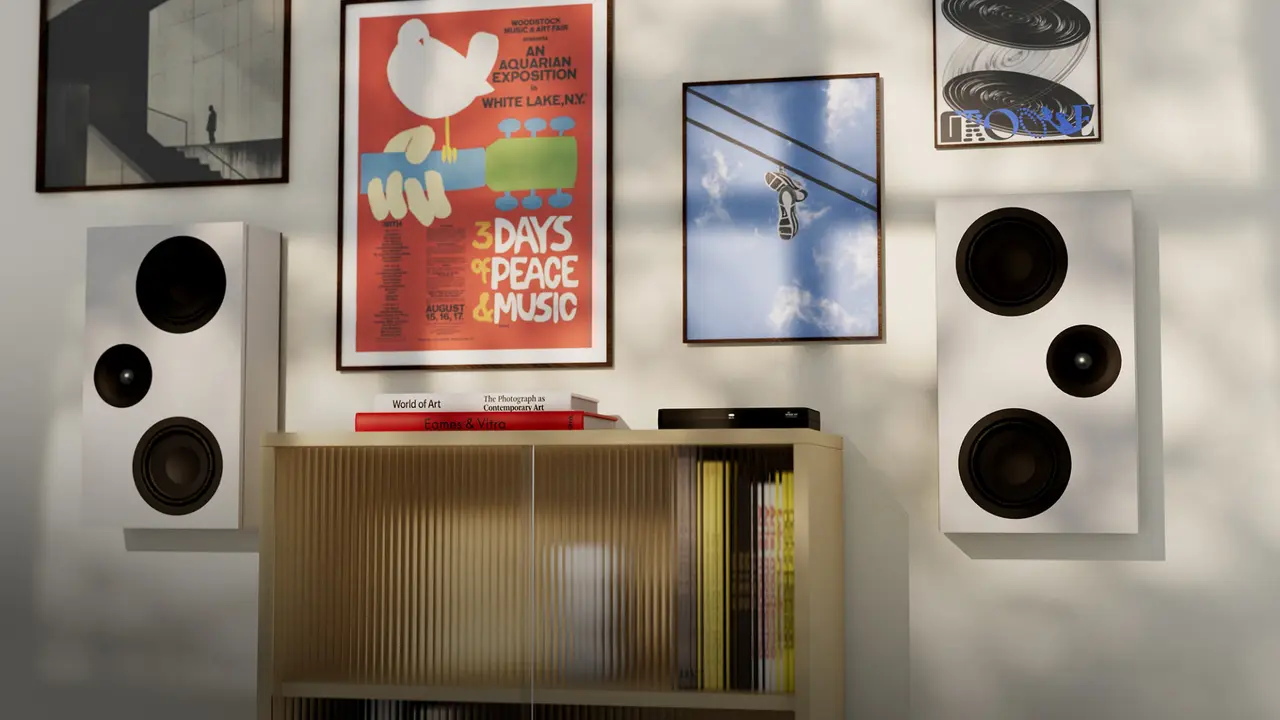 System Audio Silverback 7.2 DS hvit lifestyle bilde i stue hengt på vegg